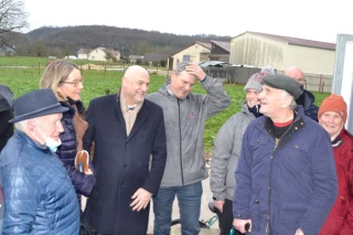 Visite du secrétaire d'État aux retraites dans un Gaec de Haute-Saône
