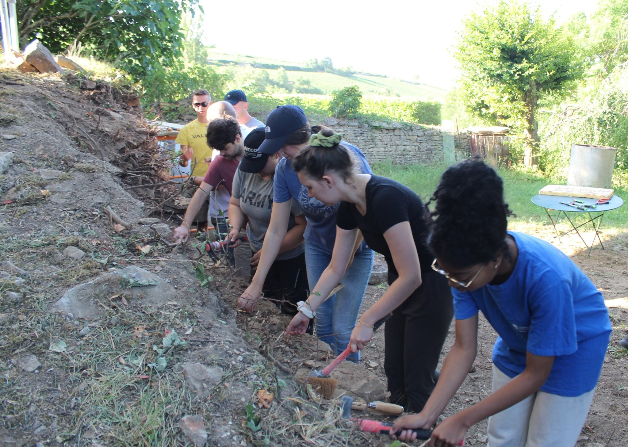 Rénovation de murs dans les vignes en Côte-d'Or