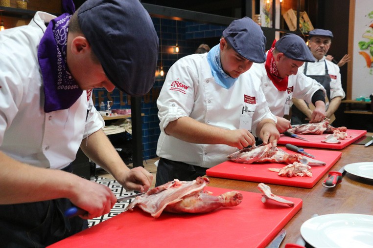 Deux apprentis bouchers de Côte-d'Or en concours au salon de l'agriculture