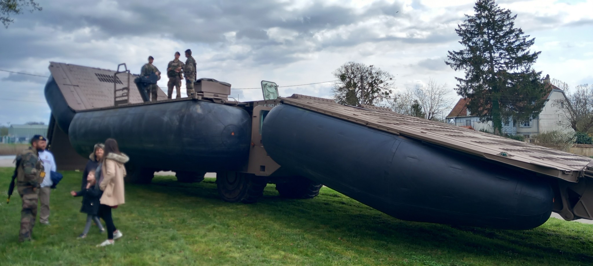 Un exercice de franchissement militaire présenté à Pontailler-sur-Saône