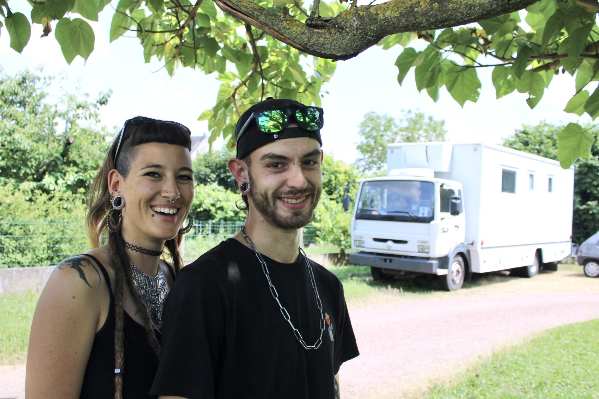 Au fil des saisons à bord de leur camion-maison