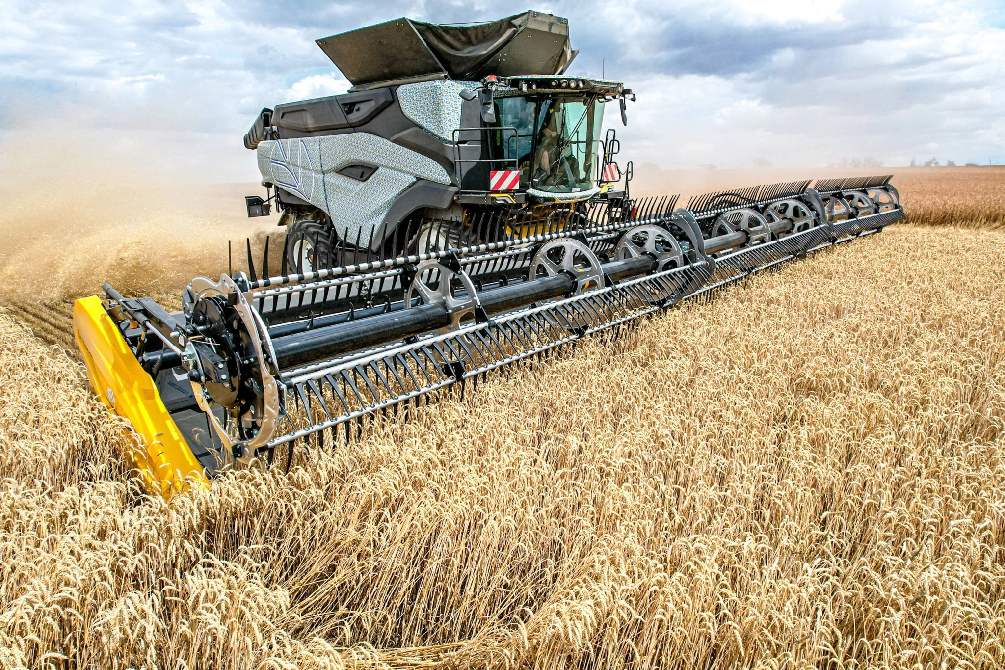 New Holland : Une moissonneuse-batteuse à double rotor axial très efficiente