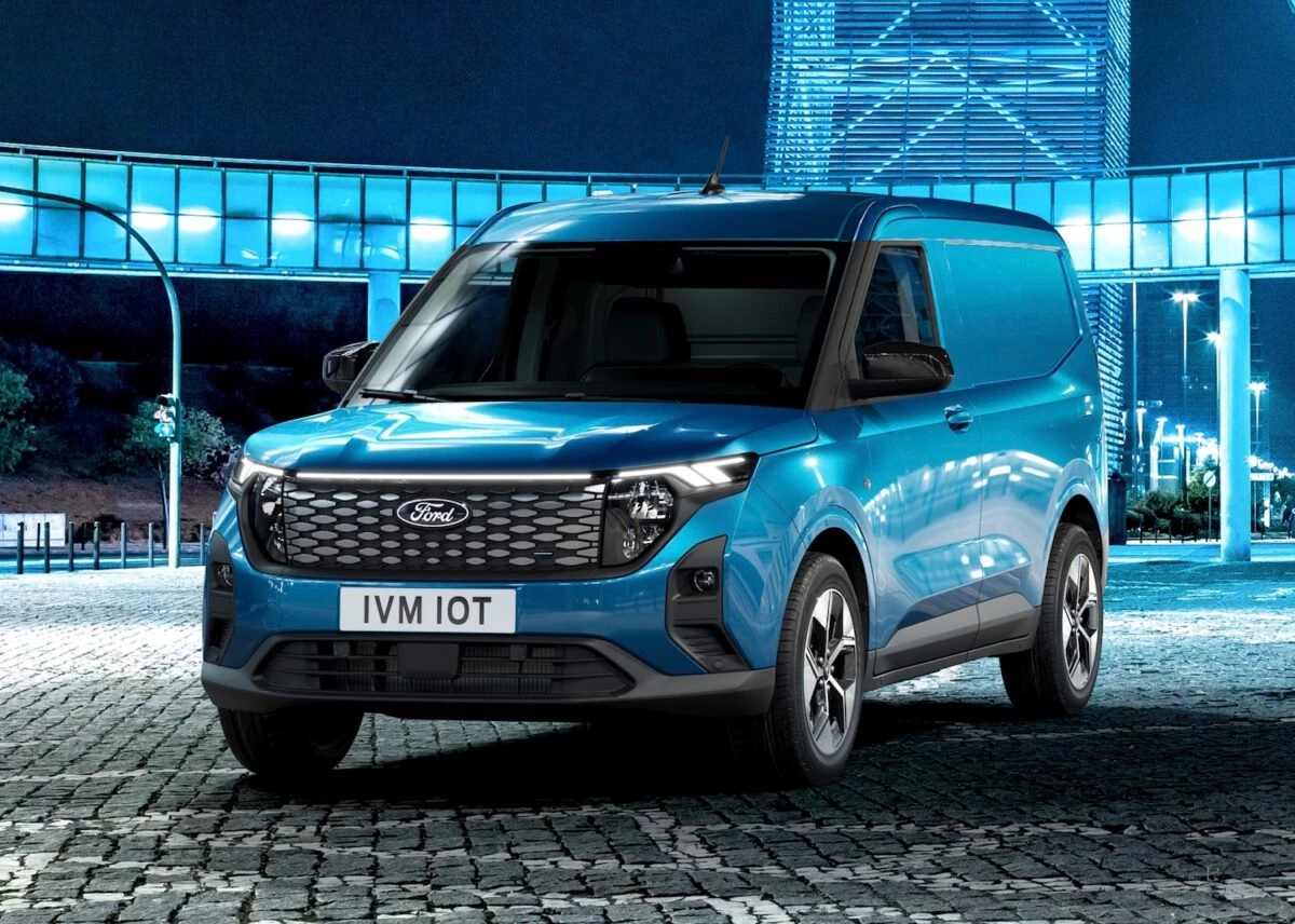 La fourgonnette compacte Transit Courier devient plus accueillante