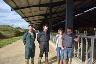 Photovoltaïque et raclage pour 220 vaches !