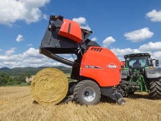 Kuhn // Les VB 7100, premières presses équipées d'un système de pesée sur l'éjecteur de balle.