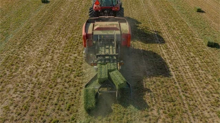 Massey Ferguson // Deux petites balles cubiques produites simultanément