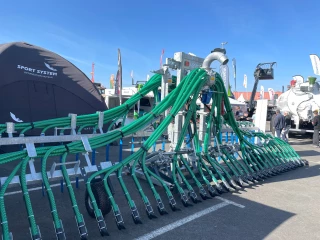 AGMCO // Des rampes à patins ou à pendillards à repliage vertical arrière