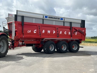 La Campagne // Une benne à rehausses hydrauliques de 52 m3