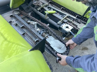 4 Les chaînes cueilleuses dans un bain l’huile durant l’hivernage