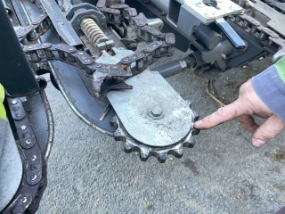5 Vérifier le roulement du pignon tendeur de chaîne cueilleuse