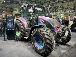 Valtra // La série G déclinée en variation continue