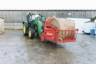 Teagle // Une pailleuse spéciale valet de ferme et chargeur frontal
