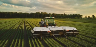 Ecorobotix // Le pulvérisateur Ara 620 traite en ultralocalisé sur plus de 25 cultures