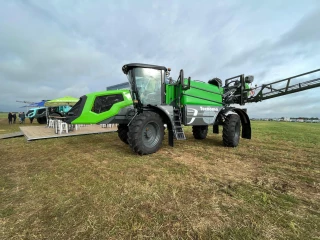 Tecnoma // Design et cabine revus sur le pulvérisateur automoteur Laser