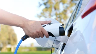 Est-ce le bon moment de passer à la voiture électrique ?