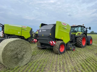 Claas // 17 ou 25 couteaux sur la chambre fixe Rollant 630 RC