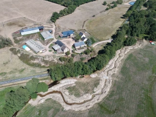 La Rivière Anguison déploie ses méandres