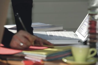Les cours se poursuivent à distance