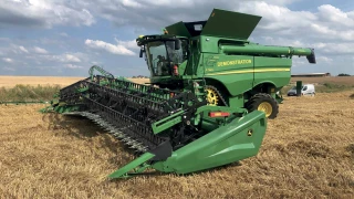 La primeure de la nouvelle coupe John Deere aux établissements Giacomel