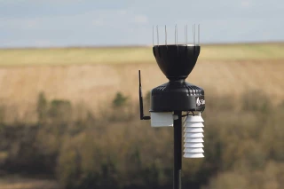 Les stations météo arrivent à leur tour dans les champs
