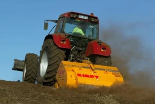 Broyage des cailloux, les essais prennent une autre dimension