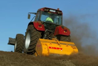 Broyage des cailloux, les essais prennent une autre dimension