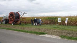 Sept cents visiteurs derrière les tracteurs
