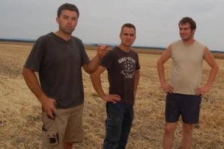 Trois jeunes dans le dur