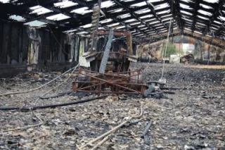 Le tracteur prend feu, le poulailler aussi