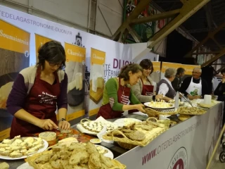 Du pain, du fromage... A table !