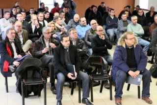 Après le temps du fumier et des pneus, le temps de la conciliation