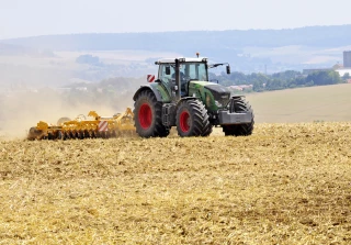 La gestion des mauvaises herbes commence bien avant le semis