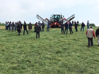 La caravane fenaison Kuhn rassemble 80 clients