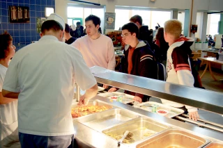 Cantines: l’intégration du critère «local» prend du retard