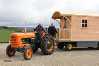 Des potes partent en roulotte